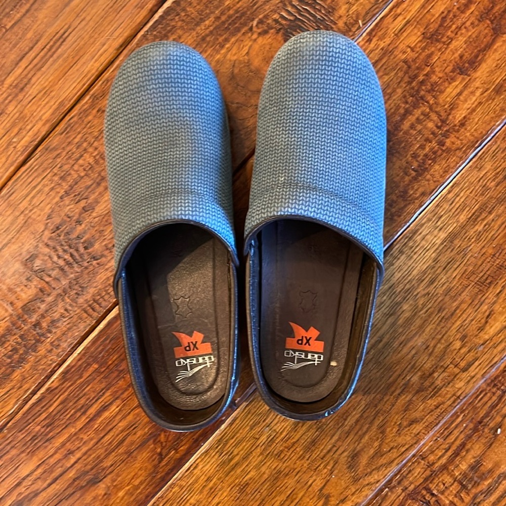 Danskos, Blue